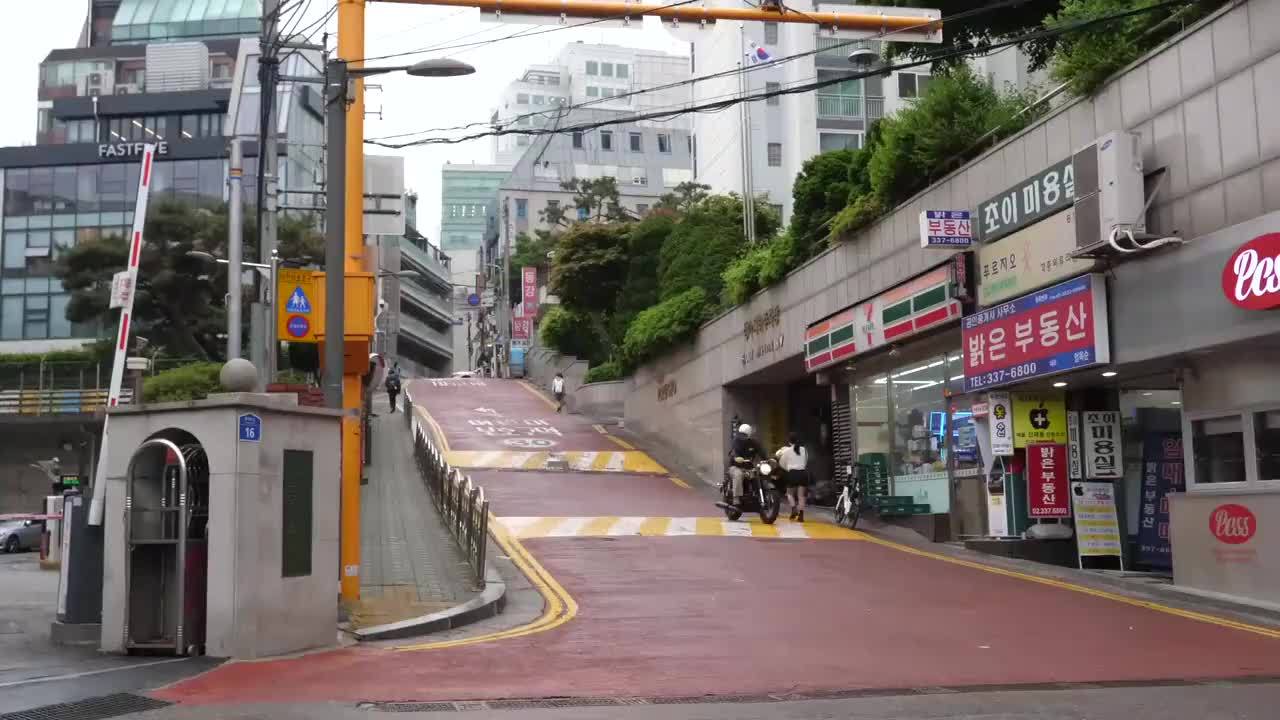 极致美式肉食炸弹，一天售罄200份的费城芝士牛排热狗