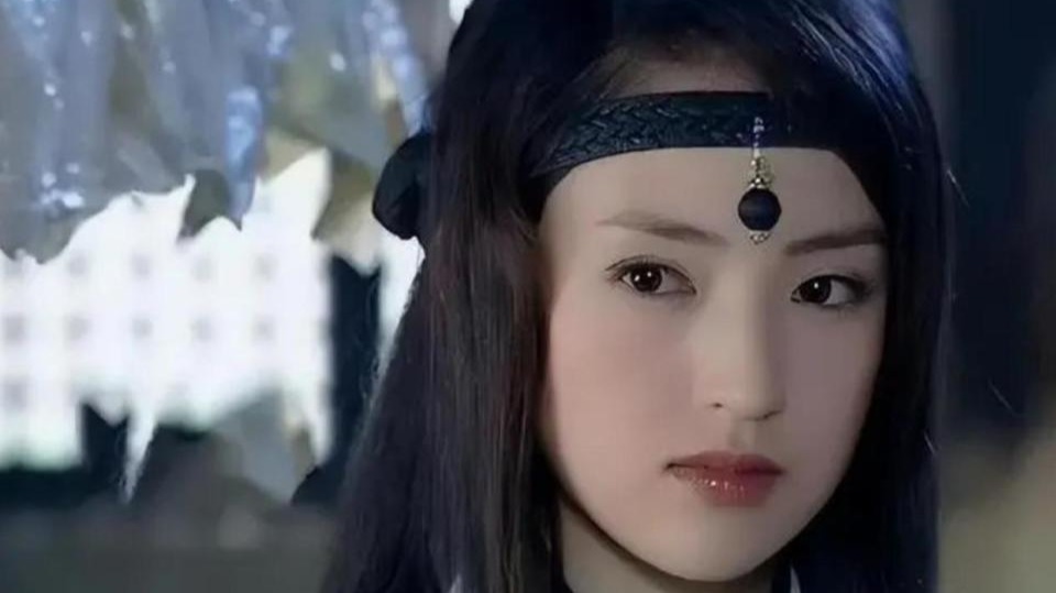 被群嘲的董璇，年轻时到底多美？出道22年10部经典作品，颜值几变封面图