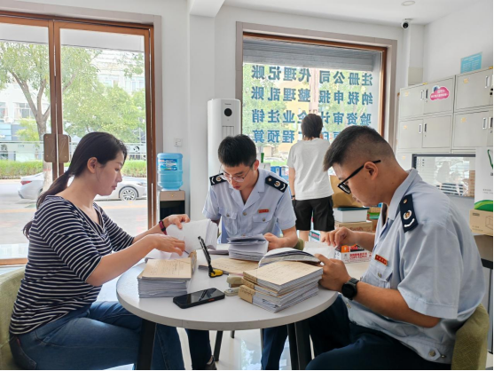 税务干部入户开展疑点数据风险核查