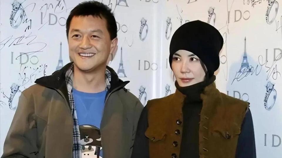 王菲担心的事还是发生了，李亚鹏再曝丑闻，这把火还烧到她的女儿李嫣身上封面图