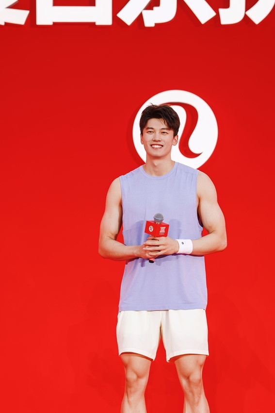 世界冠军汪顺助阵lululemon“夏日乐挑战”全国总决赛