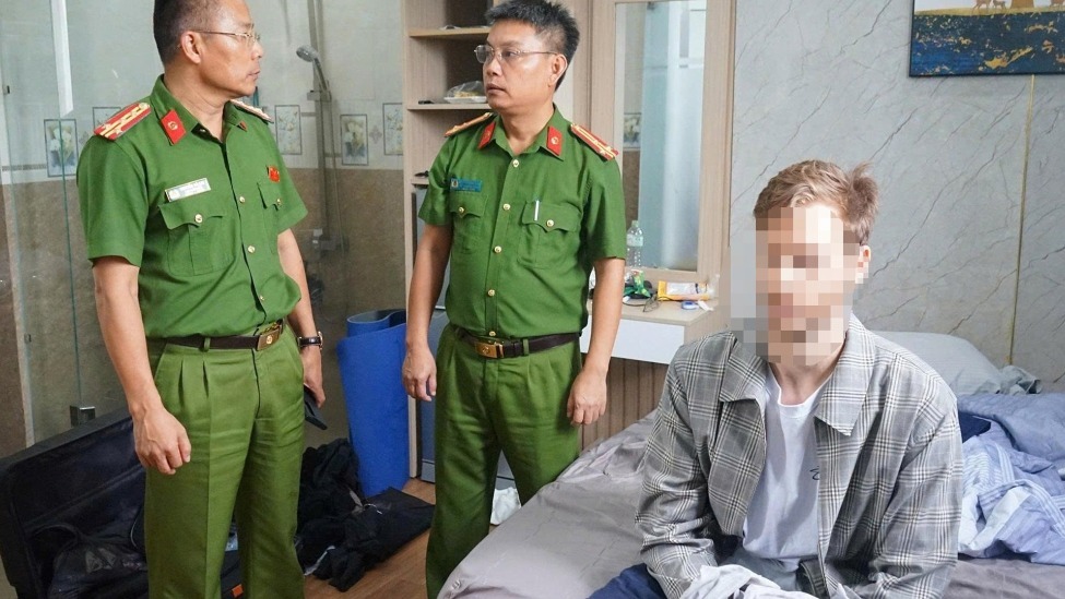 跨服零元购？美国男子在越南抢劫金店被抓：打伤保安后抢走价值8亿越南盾金饰
