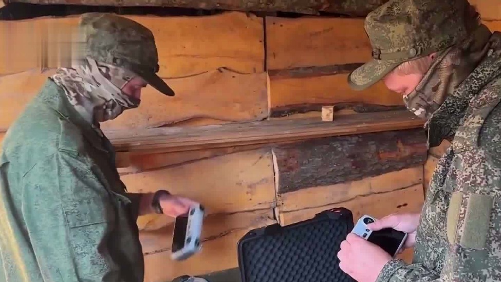 俄军21岁无人机“金手指”飞手灭数十乌军战车