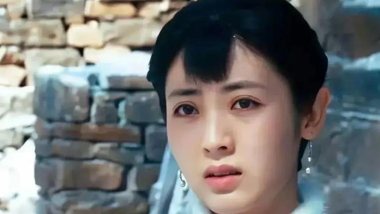 她没上过初中，6岁蹬鼓，19岁出道，演完《生万物》农村姑娘升咖了封面图