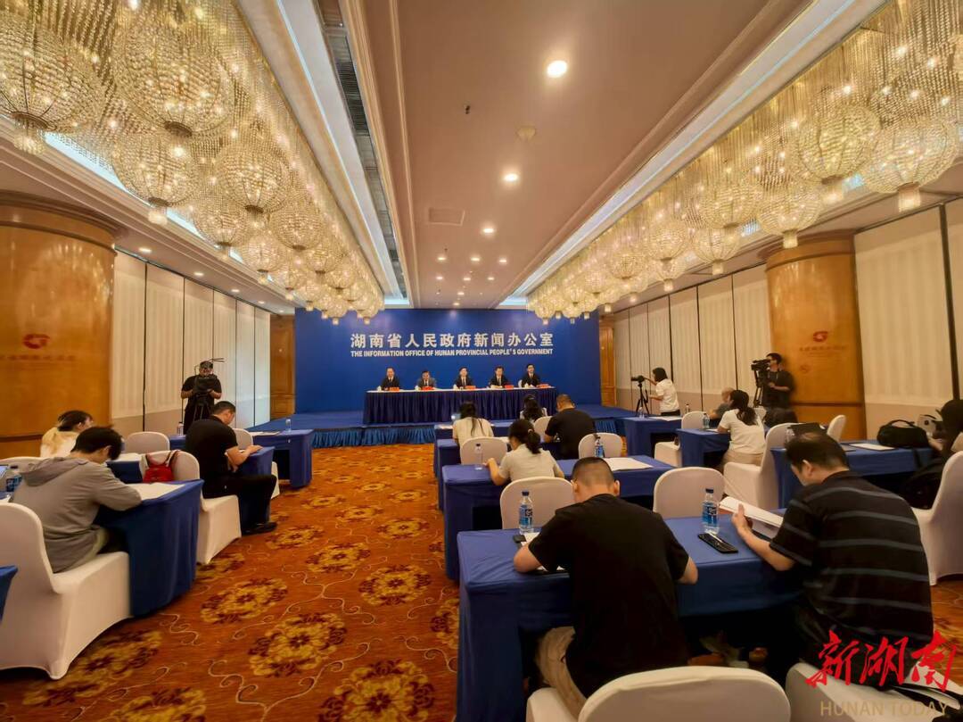省政府发布新闻现场。彭雅惠 摄