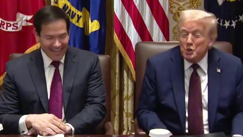 鲁比奥内阁会议爆笑瞬间，自嘲天选打工人，特朗普劝他别竞选总统