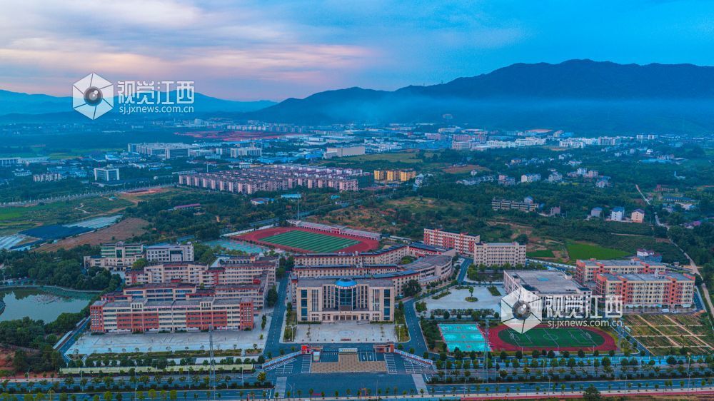 2025年8月23日在江西省吉安市峽江縣水邊鎮(zhèn)何君村拍攝的畫面。