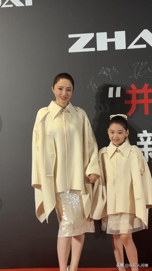 盛典上：李小璐嫩了，赵文卓女儿抢镜，董璇脸僵，只有黄奕没带娃(图5)