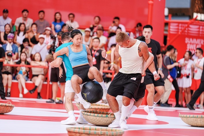 世界冠军汪顺助阵lululemon“夏日乐挑战”全国总决赛