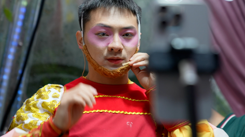 “没车没房没媳妇”，“雪饼猴”自曝流量焦虑：如今日夜赶场仍不敢停歇！