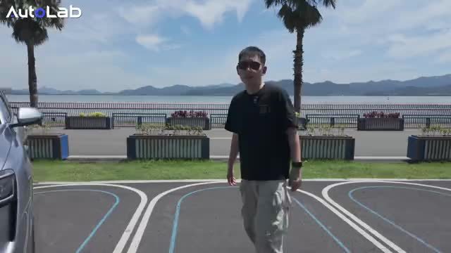 预定40万纯电SUV销冠，问界M8 EV行吗？