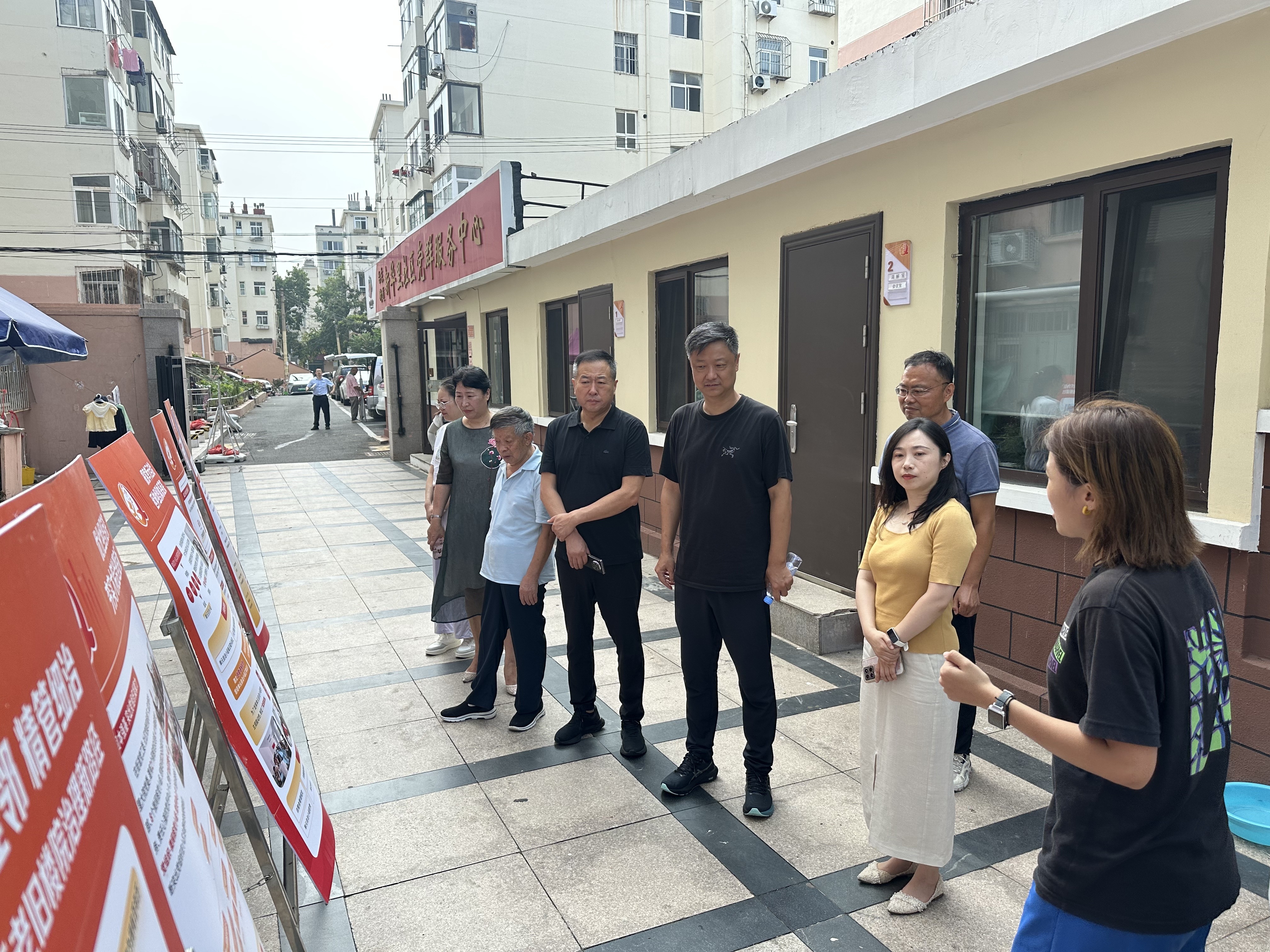 人大动态丨台东街道第四选区人大代表调研社区基层治理工作