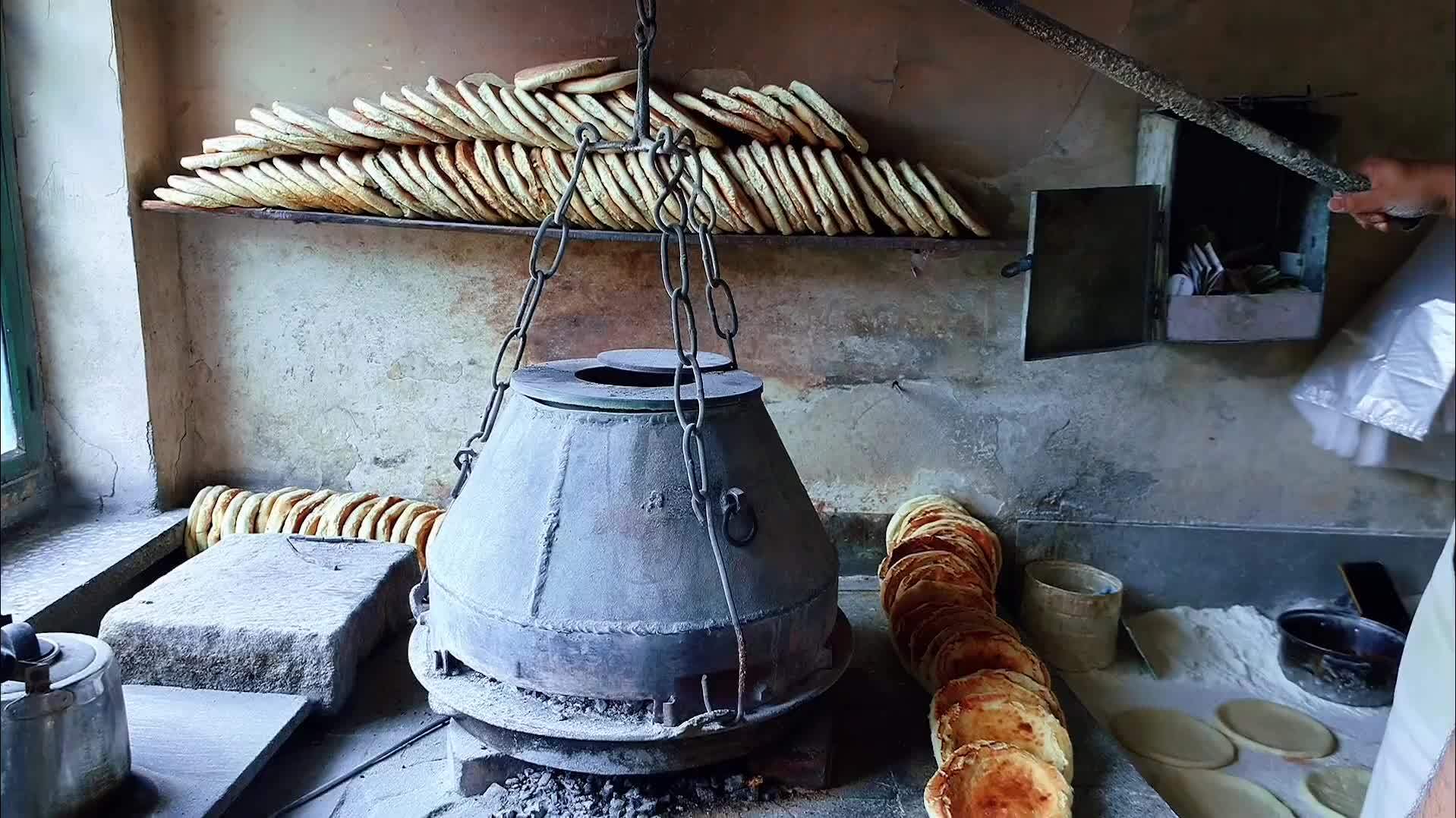 有钱不一定吃得到，做法奇特的吊炉烧饼揭秘