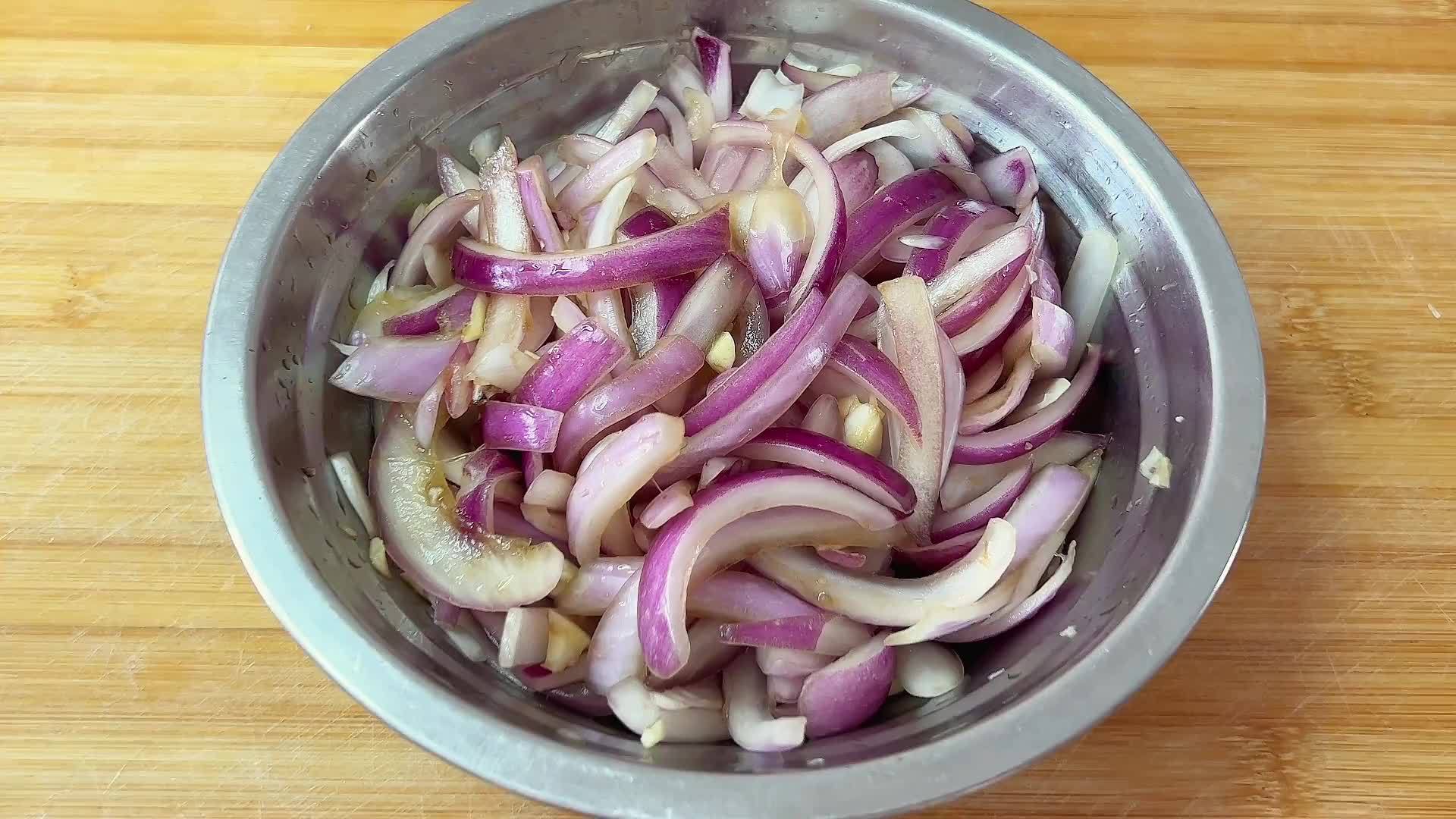 洋葱这样腌一腌，比超市买的泡菜还爽脆