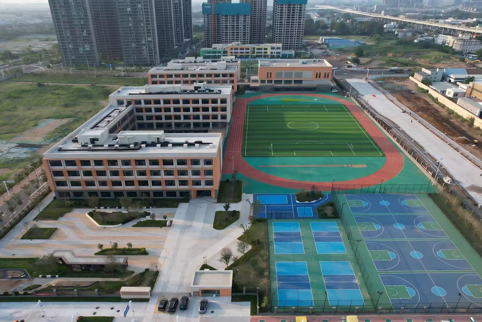 （图为五十八中附属实验学校俯瞰图）