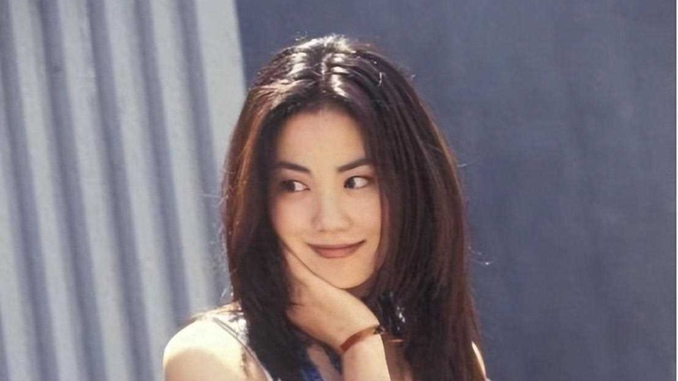 李敖评王菲：高冷不是装的，她肚子里没墨水，本质是一个“愚妇”封面图