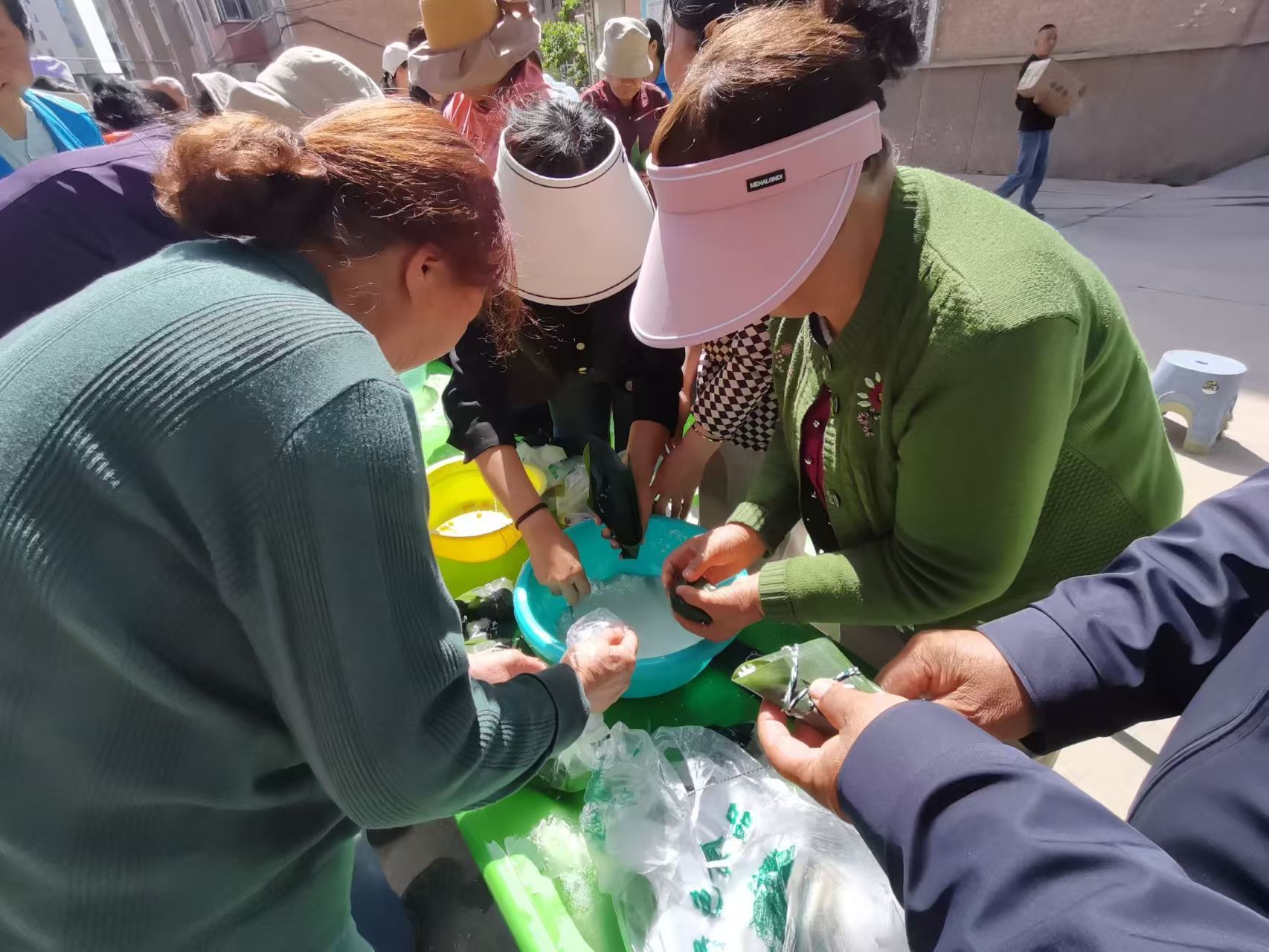 节日搭台暖心服务……甘肃华亭把民族团结过成日常