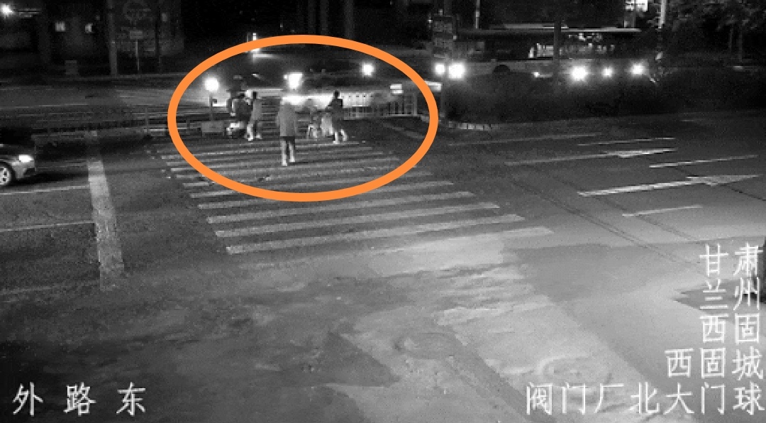 高速路上掉头逆行倒车扣24分　甘肃曝光典型交通案例