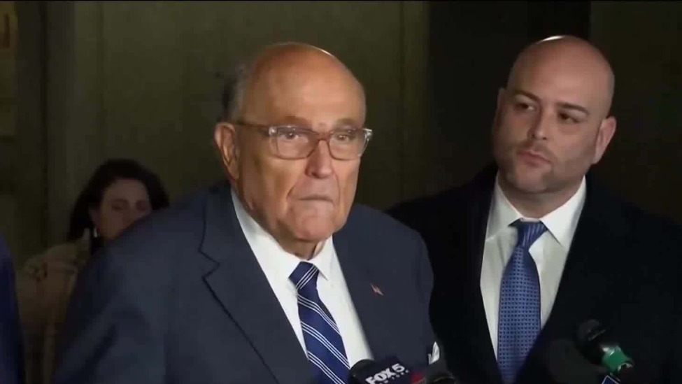 纽约前市长朱利安尼遭严重车祸，脊椎骨折