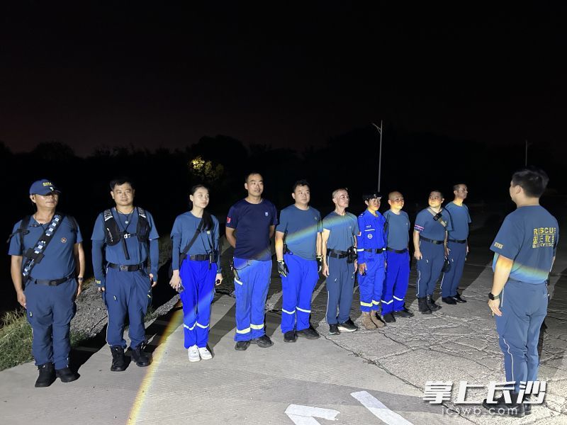 集结待命。 均为长沙晚报通讯员 曾劲玉 供图