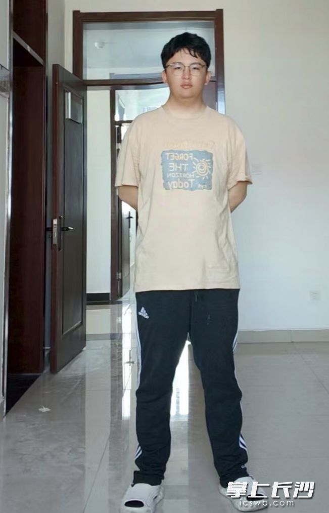 自信满满的王泉臻一脸阳光。