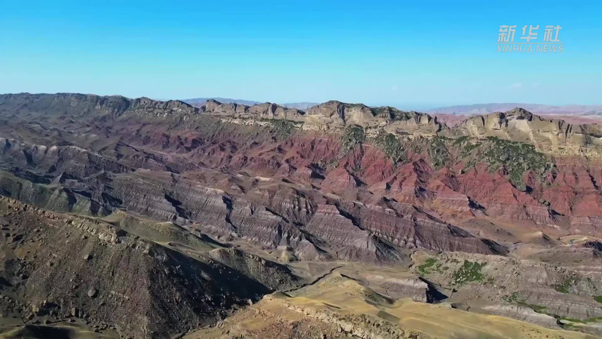 瞰中国｜新疆昌吉：百里丹霞缀秋意