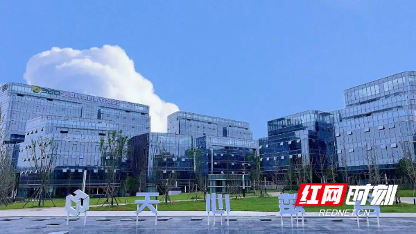 天心数谷,是支撑长沙南部融城片区“腾笼换鸟”产业转型的标志性工程。