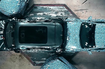 东风风神L8 硬核安全 三面连续碰撞