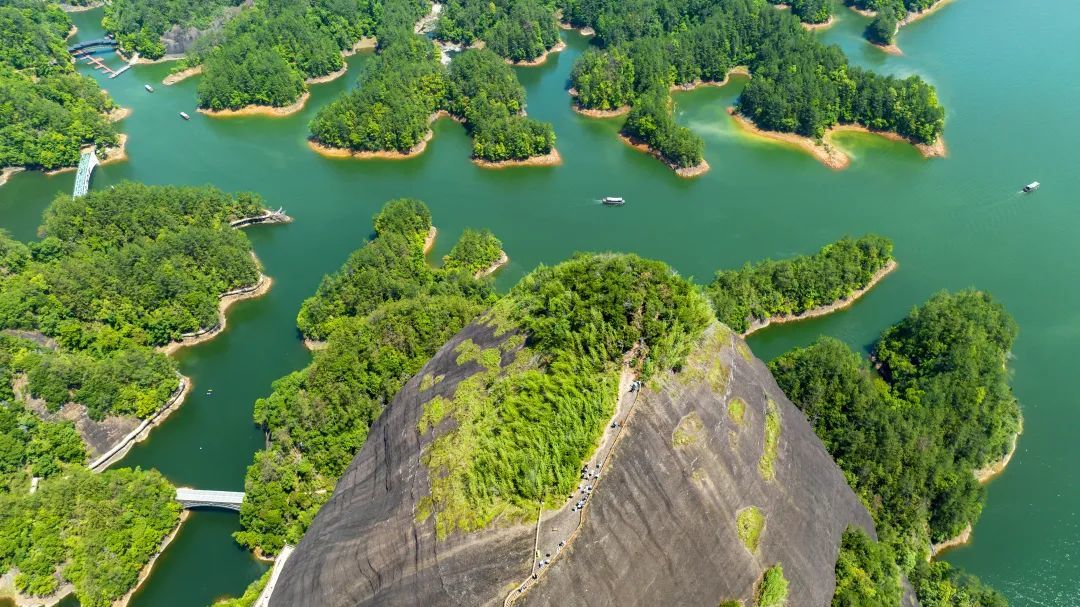 铜鼓具象化青山绿水一角。摄影丨通讯员周亮