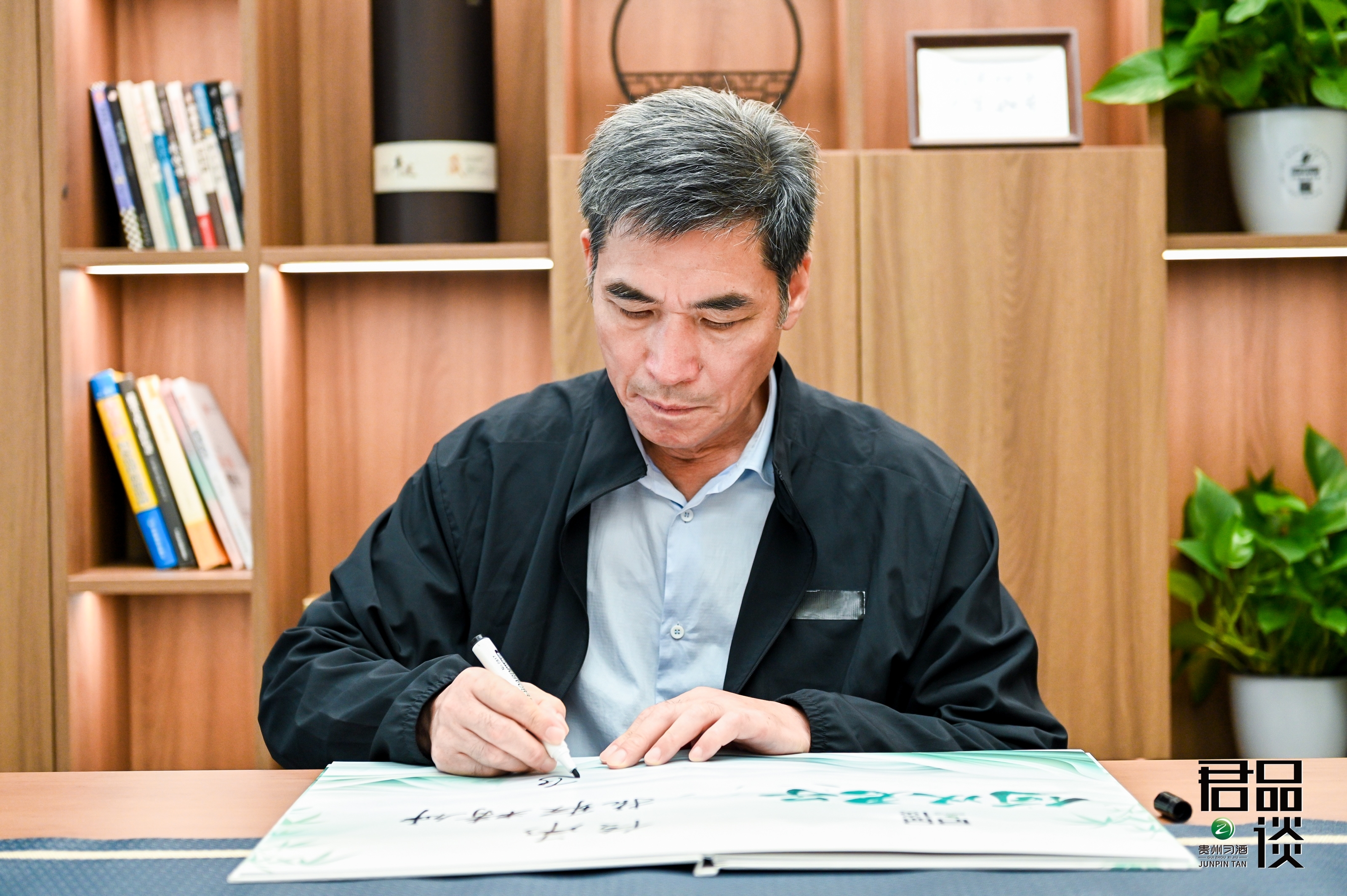 君品十问丨杨靖宇之孙马继志:血脉承忠魂,平凡见担当