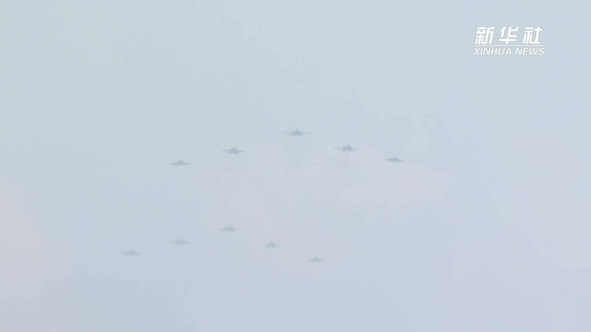阅兵现场丨舰载机梯队：四型舰载机同时公开亮相