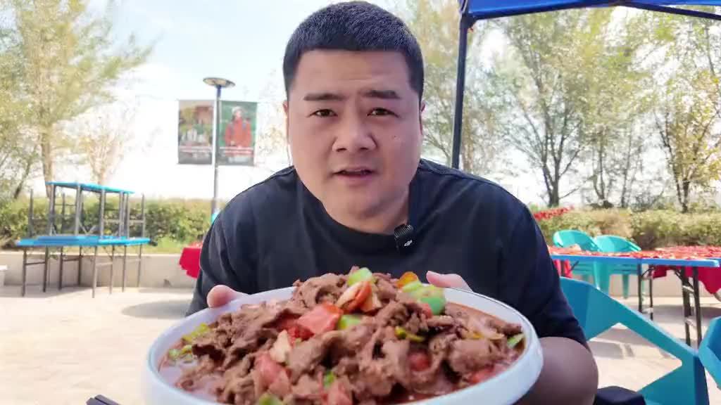 100元一份的新疆过油肉拌面，这也太豪横了吧 ，美食