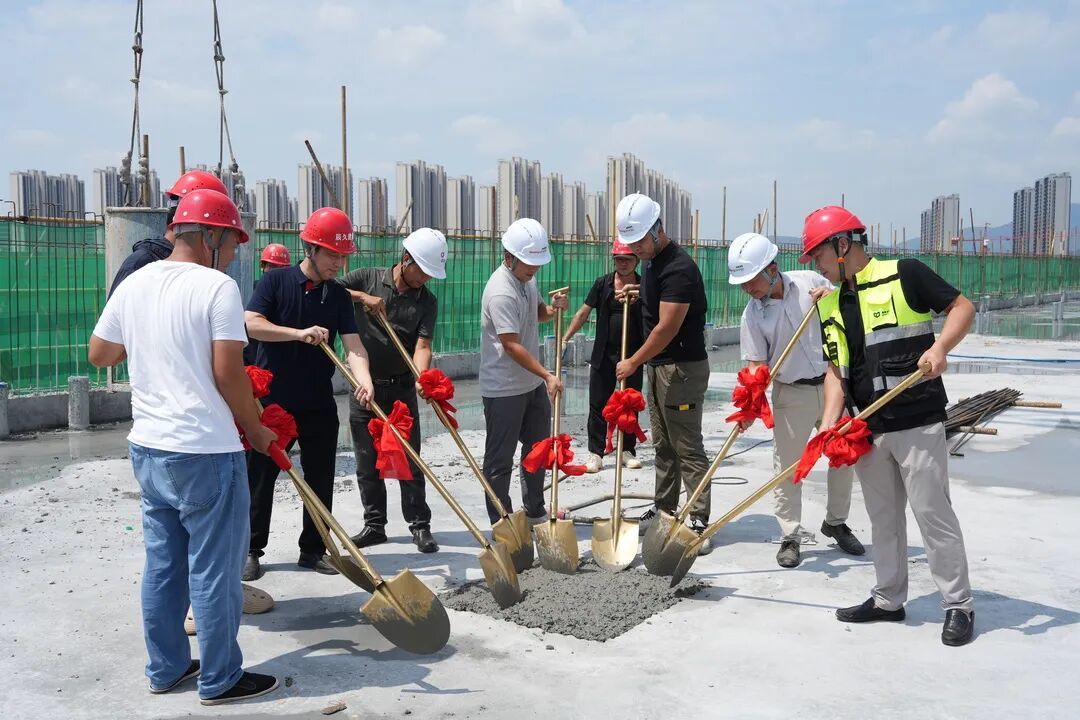 贛鋒鋰電(南昌)基地倒班樓提前兩月封頂 新能源產(chǎn)業(yè)建設加速推進