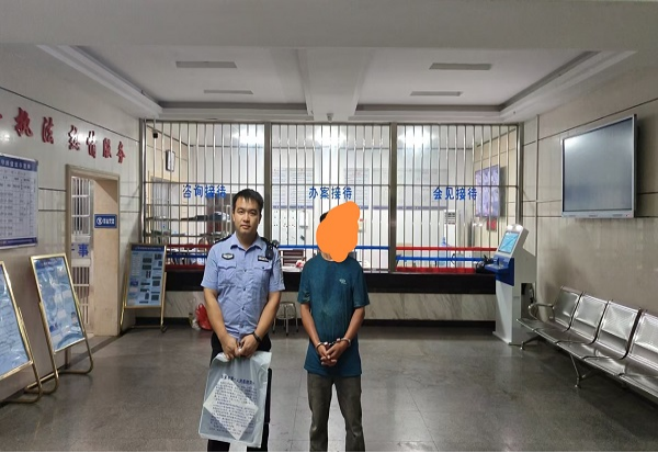 ▲甘某被依法刑事拘留