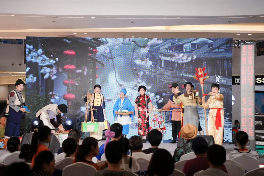 各组表演团队轮番带来精彩节目。