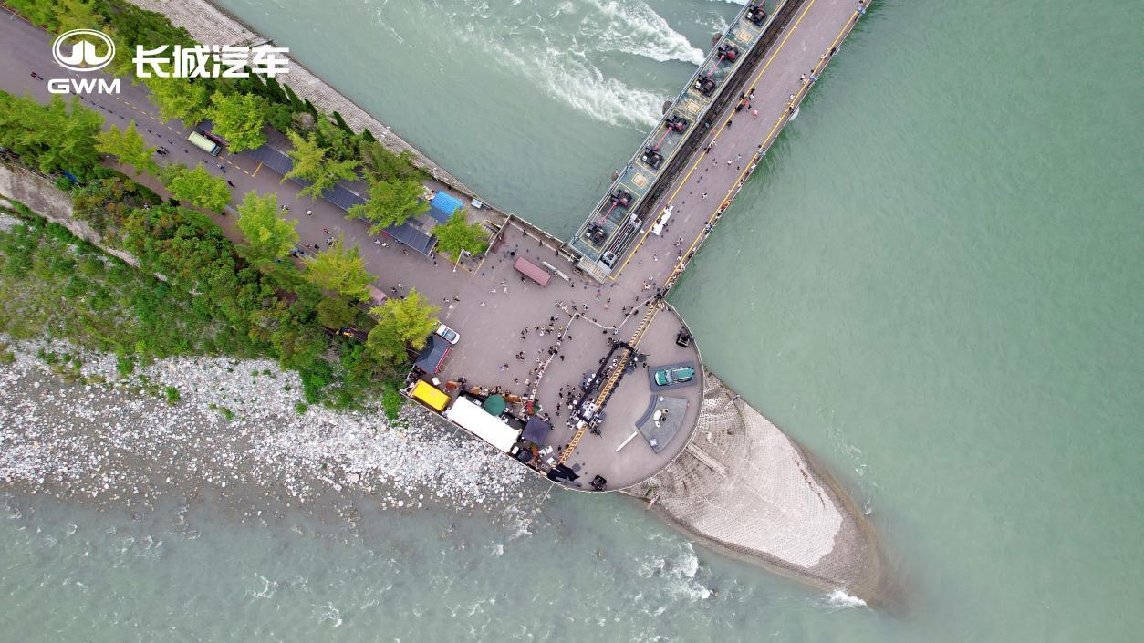 把都江堰“装进”汽车里:一场跨越2300年的技术对话 | 凤凰V现场