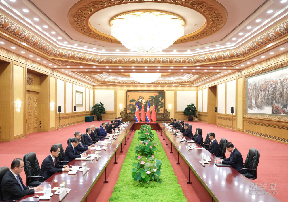 习近平同朝鲜劳动党总书记、国务委员长金正恩举行会谈