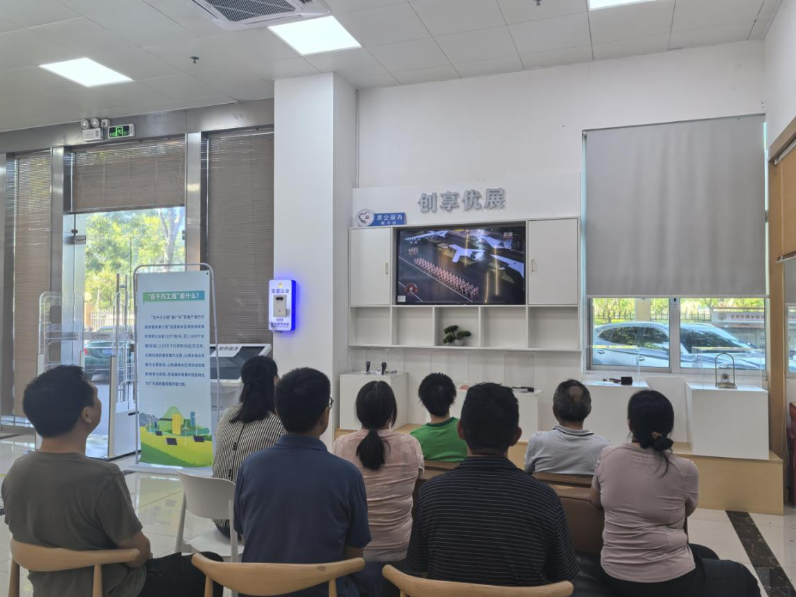 西乡南昌社区同心共睹阅兵盛典，线上线下爱国情澎湃