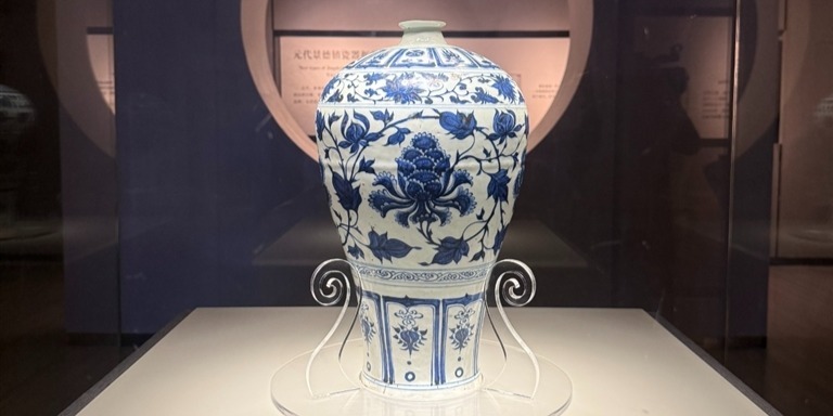 博物馆的那些“网红”｜青花缠枝牡丹纹梅瓶_凤凰网