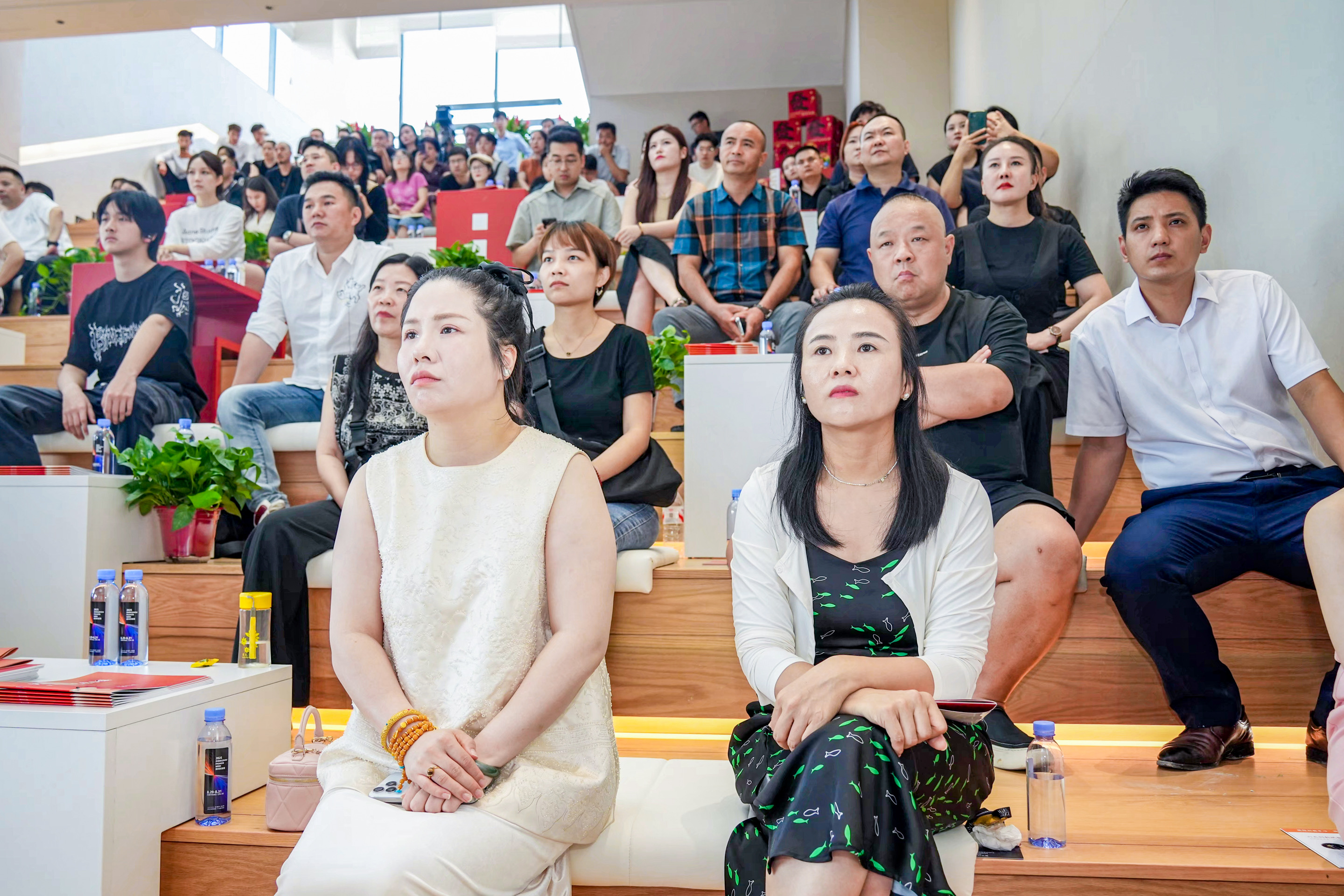 2025郑州时装周圆满闭幕 中原时尚绽放艺秀光芒