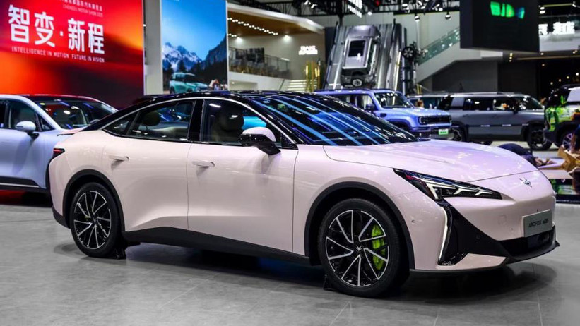 成都车展潮改吸睛！极狐新阿尔法 S5给出纯电轿跑的“全能答案”