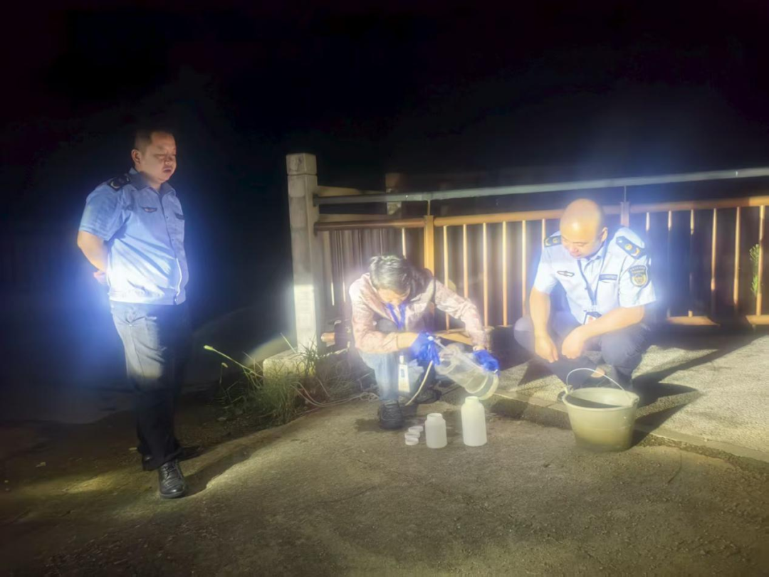 在白源河萍安钢下游采样