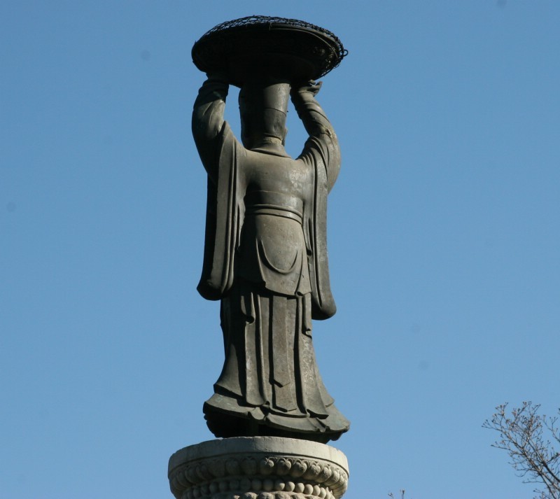 北海公园的“承露仙人”雕像