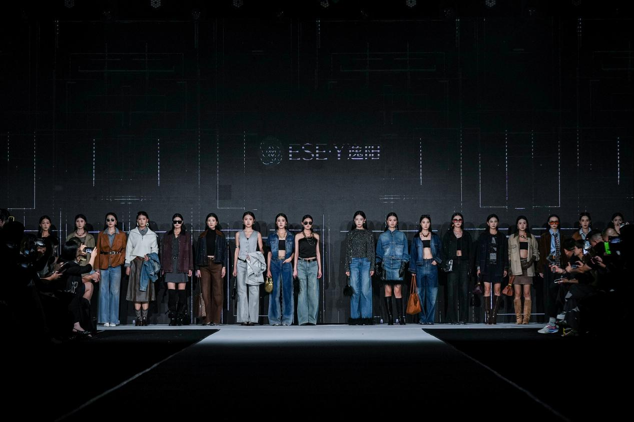 2025郑州时装周圆满闭幕 中原时尚绽放艺秀光芒