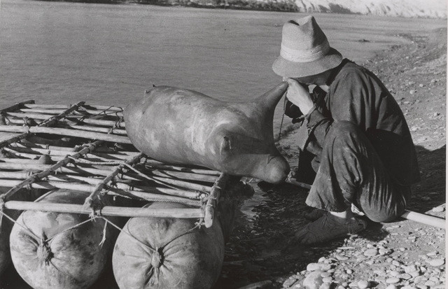 1940年德国飞行员科斯特拍摄的兰州羊皮筏子