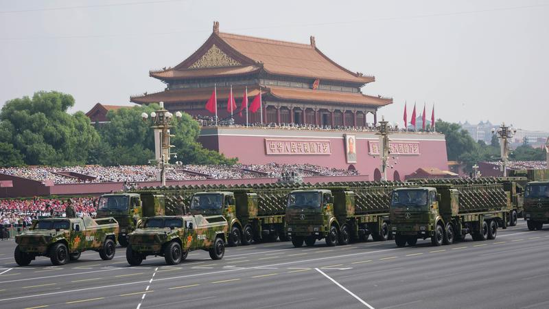 新华社照片，北京，2025年9月3日 9月3日，纪念中国人民抗日战争暨世界反法西斯战争胜利80周年大会在北京隆重举行。这是预警探测方队接受检阅。 新华社记者 王建华 摄