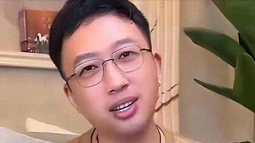 47岁顶流编剧陷代孕风波，小号证据链完整，郑爽被拉出“鞭尸”