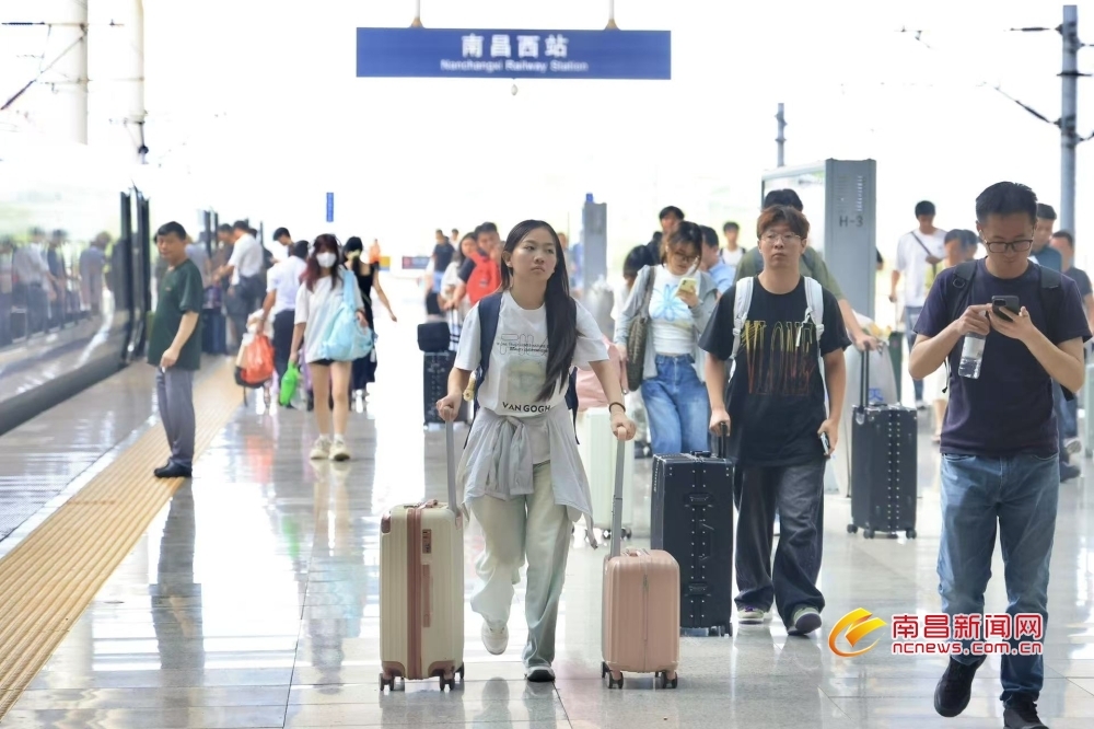 高校开学，南昌铁路迎大学生返校客流高峰（图）