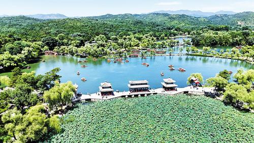 8月10日航拍的承德避暑山庄景区。