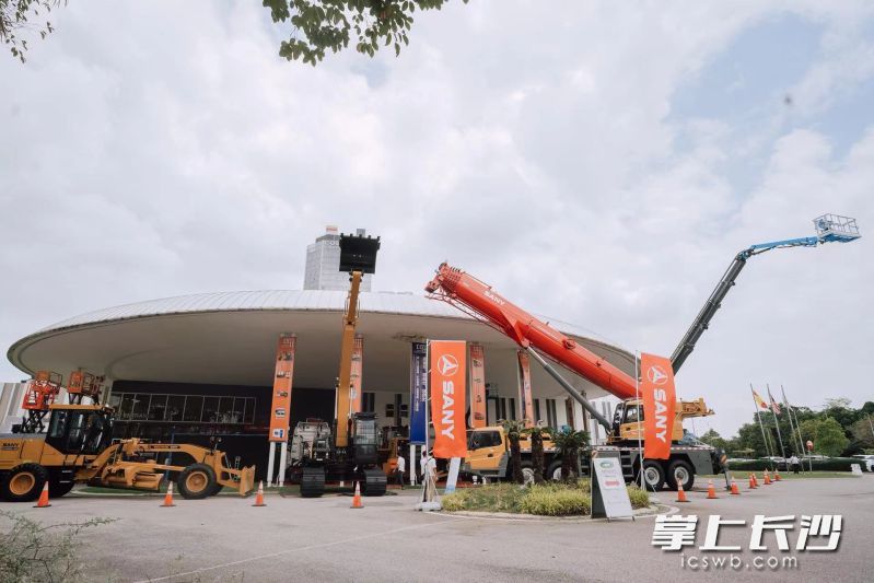 三一重工的产品亮相展会。